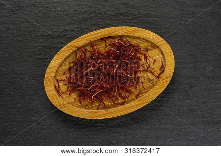 Lot Of Whole Dry Shaffron Thread On Bamboo Plate Flatlay On Grey Stone