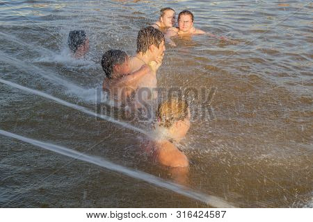 Tyumen, Russia - July 31, 2019: In The Thermal Pool, People Receive A Back Hydromassage With A Power