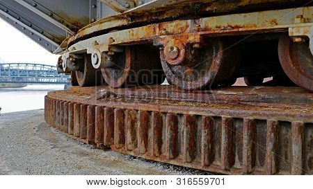 Lower Part Of A Slewing Crane - Turns On Steel Rollers