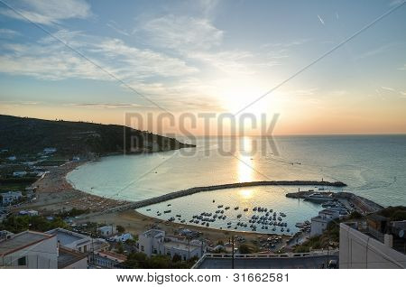 ทัศนียภาพของ Peschici Puglia อิตาลี