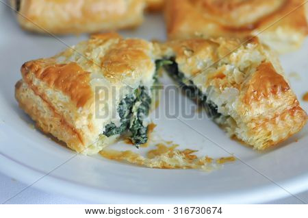 Puff, Tart Or Pie With Spinash Stuffed