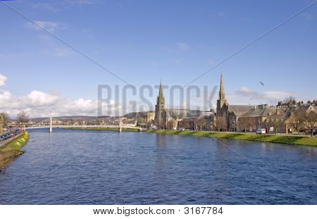 Inverness a řeka Ness