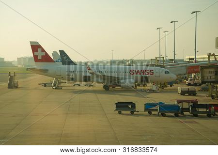 Amsterdam, Netherlands - September 17, 2017: Airbus A320-200 (hb-jlt) Swiss International Air Lines 