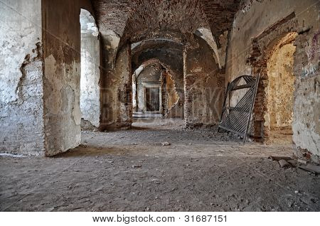 Le rovine del castello di Banffy in Bontida, vicino a Cluj Napoca, Romania