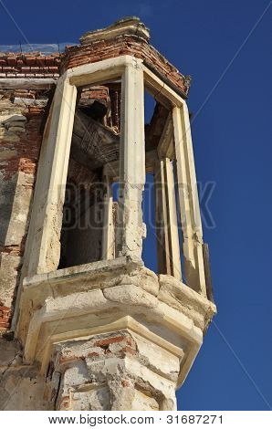 Le rovine del castello di Banffy in Bontida, vicino a Cluj Napoca, Romania