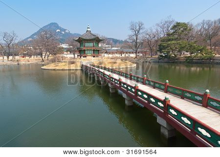 Landsaft widok z pałacu cesarza Kyoungbok w Seul, South Korea