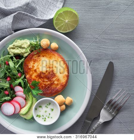 Ffried Round Slice Of Cheese With Green Rucola Salad With Avocado, Radish And Pomegranate Seeds, Ser