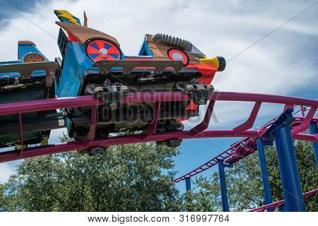 Orlando, Florida. August 07, 2019. People Enjoying Super Grovers Box Car Derby. It Is A Family Frien
