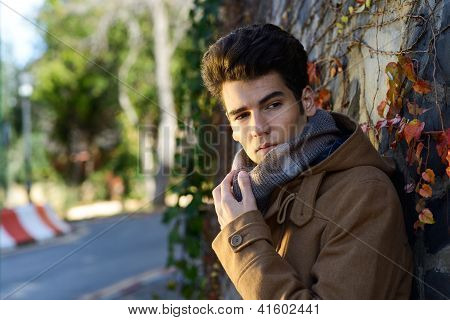 น่าสนใจหล่อหนุ่ม รูปแบบของแฟชั่นในสวน