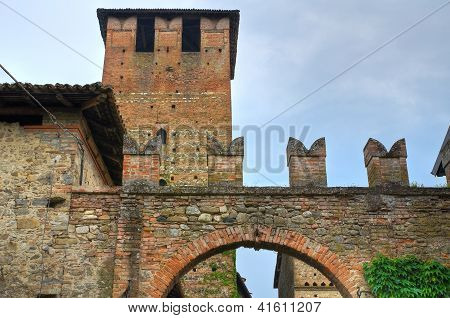 Vigolzone hrad. Emilia-Romagna. Itálie.