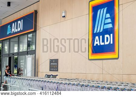 Sydney, Australia - 2021-03-01. Exterior View Of Aldi Supermarket And Shopping Trolleys.