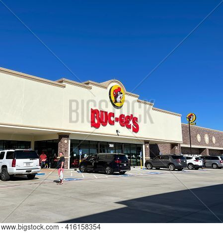 The Exterior Of A Buc Ees Gas Station, Fast Food Restaurant, And Convenience Store