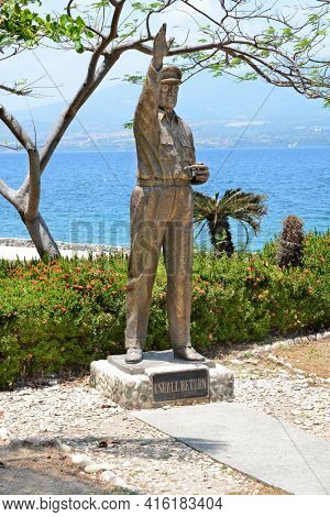 CORREGIDOR, PHILIPPINES - APRIL 3, 2016: Gen Douglas MacArthur statue. Near the ruins of Lorca Dock where the General is said to have departed Corregidor.