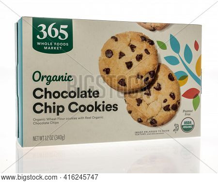 Winneconne, Wi - 7 April 2021:  A Package Of 365 Whloe Foods Market Organic Chocolate Chip Cookies O
