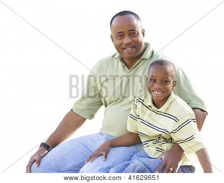 Homem americano Africano feliz e criança isolada em um fundo branco.