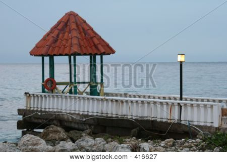 ท่าเรือในเวลากลางคืน