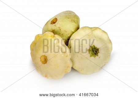 สควอช Pattypan ขาวที่แยกต่างหากบนพื้นสีขาว