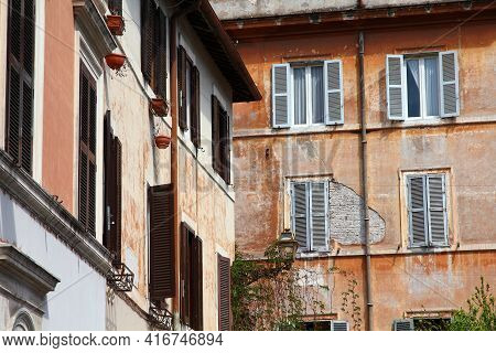 Trastevere District In Rome (rione Trastevere). Streets Of Rome, Italy.