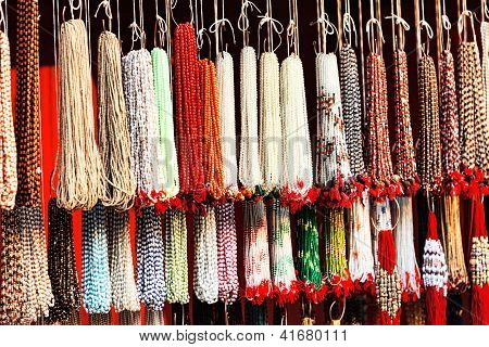 PERLINE indiane nel mercato locale a Pushkar.