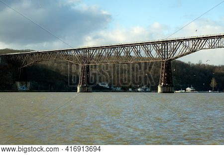 Poughkeepsie, Ny - Usa - Dec. 29, 2020: The Walkway Over The Hudson, Formally The Poughkeepsie-highl