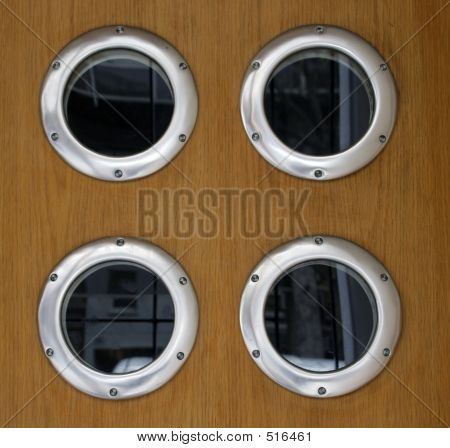 Porthole_door