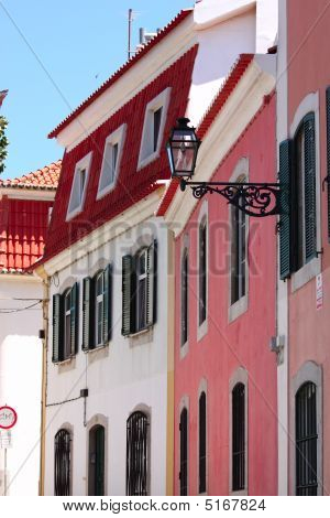 Traditionele stenen huizen In het Cascais, Portugal