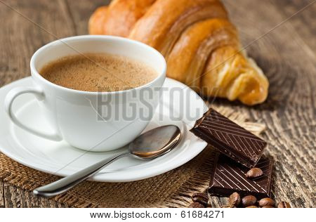 Black coffee, a cup of beans