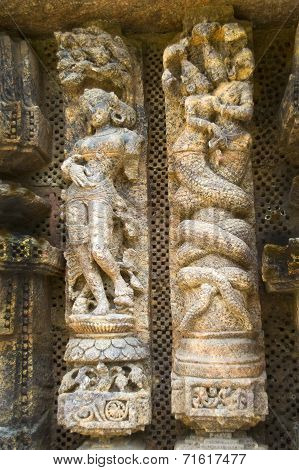 Carving On Cylindrical Columns