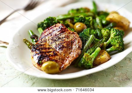 Grilled turkey fillet with stir fry vegetables and olives