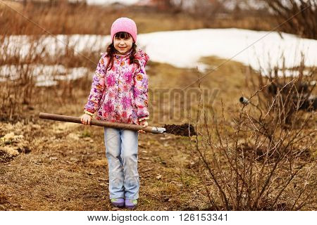 Children are the gardeners in the garden.