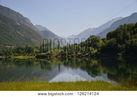 Eriste lake besides Sahun at north of Spain
** Note: Visible grain at 100%, best at smaller sizes