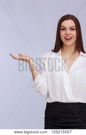 Portrait of surprised business woman on grey background