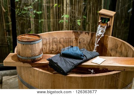 Onsen series : Blue yukata on wooden bathtub