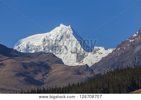 Peruvian Andes and Ranrapalca peak (6162 m), Peru.