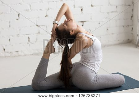 Yoga Indoors: Eka Pada Rajakapotasana