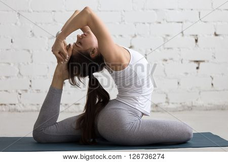 Yoga Indoors: Eka Pada Radjakapotasana