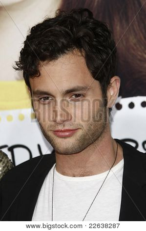 LOS ANGELES - SEP 13: Penn Badgley at the premiere of 'Easy A' at the Grauman's Chinese Theater, Los Angeles, California on  September 13, 2010 in Los Angeles, California