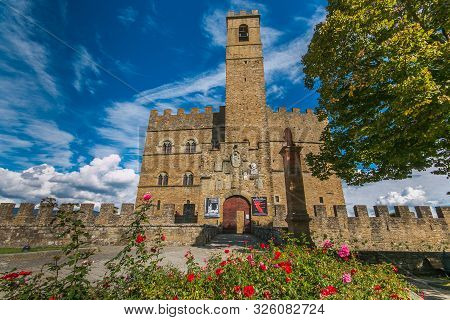 Poppi, Italy - Octobeer 6, 2019: Poppi Castle Or The Castello Dei Conti Guidi) Is A Medieval Castle 