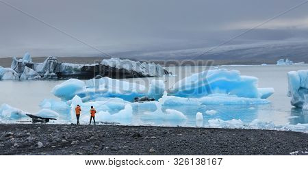 Tourists on the shoe of Jokullsarlon Laguna, Iceland, Europe