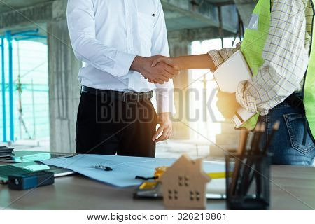 Cooperation And Team Construction Success Images, Illustrations ...