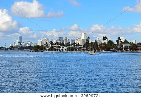 Dilido Island en de Skyline van Downtown Miami