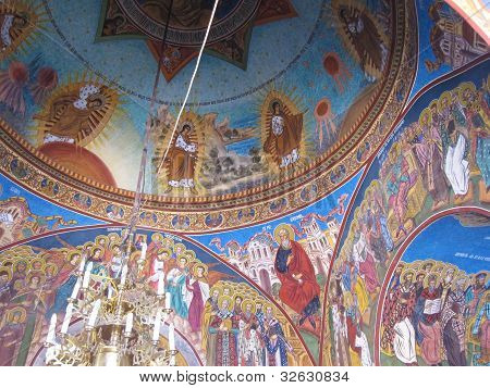 Romanya bir manastırda boyalı tonoz
