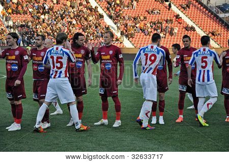 Cerimonia all'inizio del CFR Cluj - Otelul Galatu match