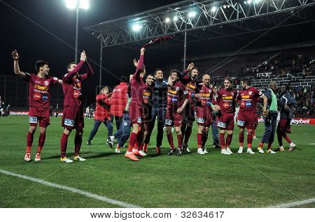 Giocatori FC CFR Cluj celebrano la vittoria contro il FC Otelul Galati