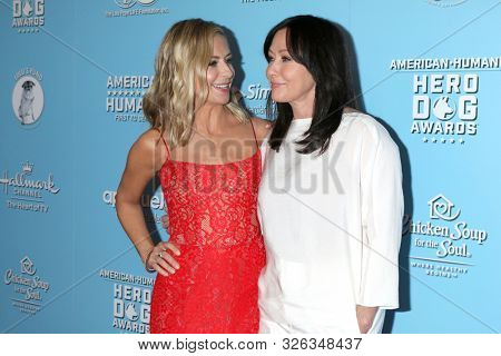 LOS ANGELES - OCT 5:  Sarah Michelle Gellar, Shannen Doherty at the 9th Annual American Humane Hero Dog Awards at the Beverly Hilton Hotel on October 5, 2019 in Beverly Hills, CA