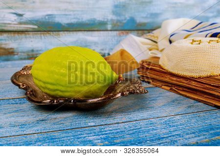 Traditional Symbols Jewish Festival Of Sukkot Etrog, Lulav, Hadas, Arava Praying Book Kippah Tallit 