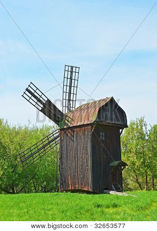 Antikke træ vindmølle