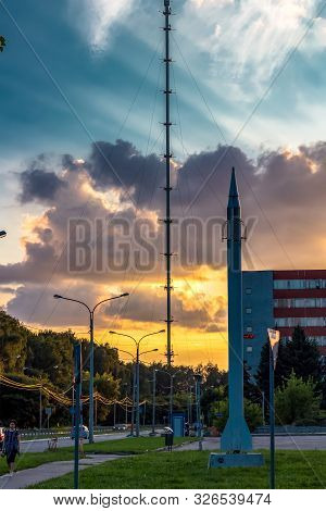 Obninsk, Russia - March 2016: Sunset In The City Of Obninsk On Fedorov Square. Monument To The Meteo