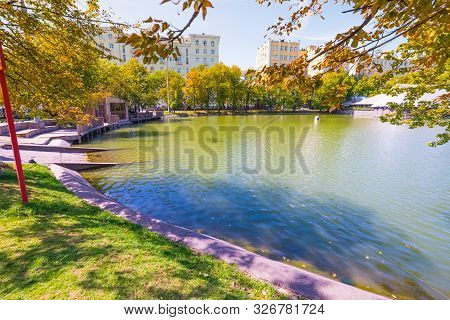 City The Moscow.chisty Pond On Chistoprudny Boulevard. 08.11.2019