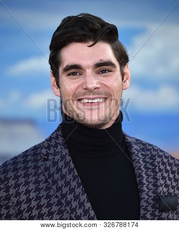 LOS ANGELES - OCT 07:  RJ Mitte arrives to the Netflix premiere of 